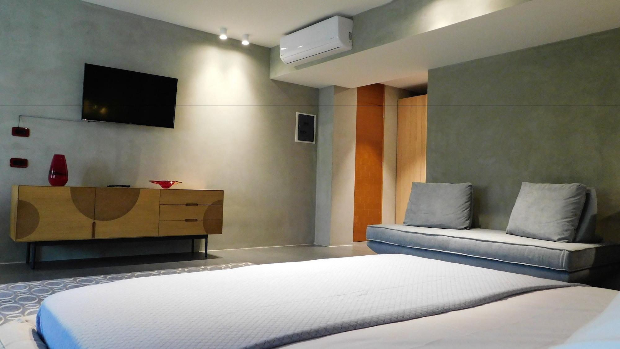 101 Adrianou Apartments Atene Esterno foto