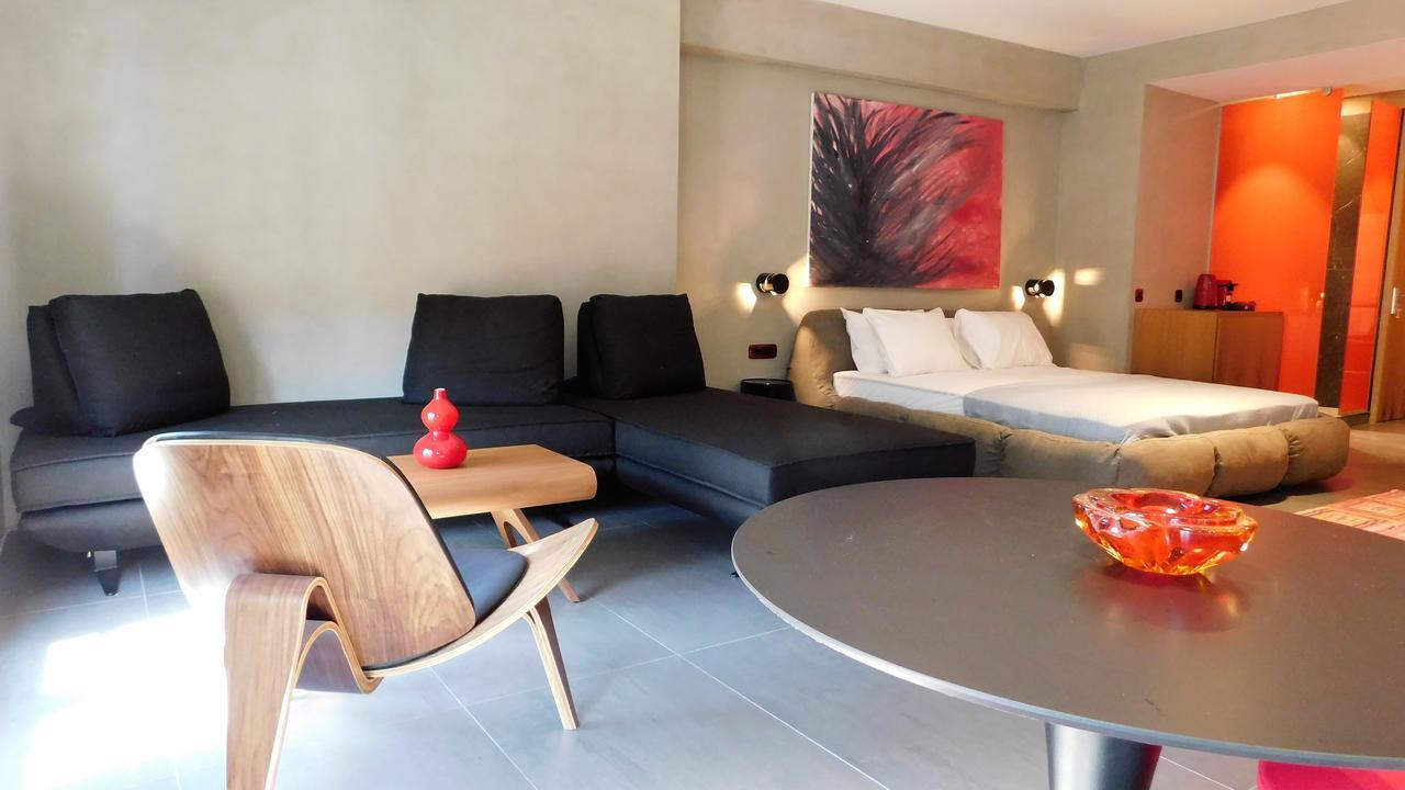101 Adrianou Apartments Atene Esterno foto