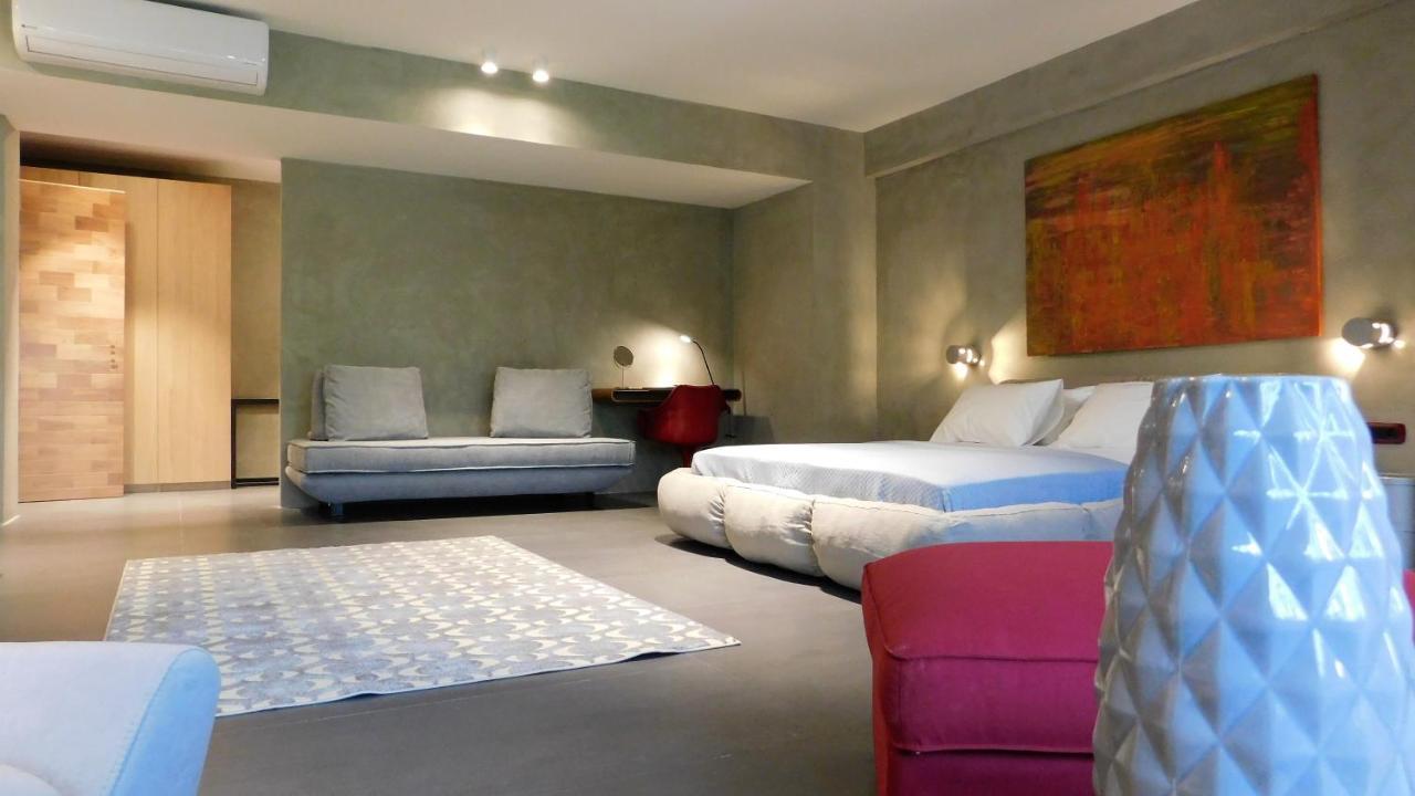 101 Adrianou Apartments Atene Esterno foto
